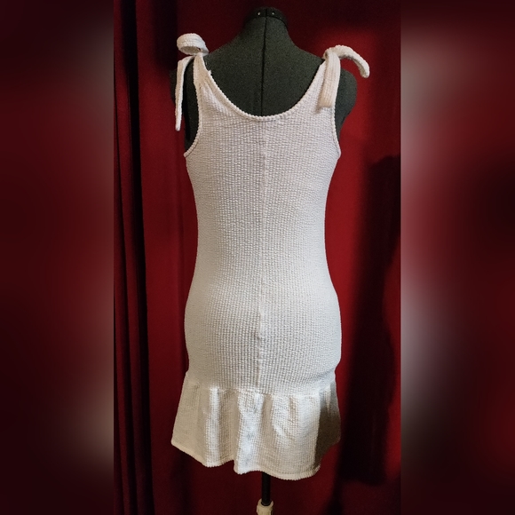 Cute white sundress - Picture 2 of 4